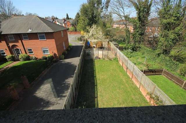  Image of 5 bedroom Town House to rent in Russell Street Reading RG1 at Reading, RG1 7XH