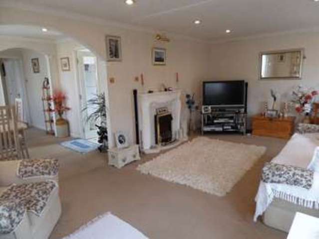  Image of 2 bedroom Property for sale in Sand Road Kewstoke Weston-super-Mare BS22 at Sand Road Kewstoke Weston-Super-Mare, BS22 9UE