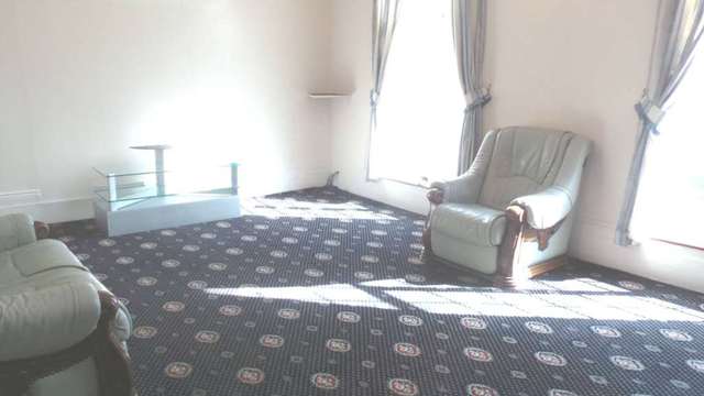  Image of 4 bedroom Apartment to rent in Shepherds Bush Road London W6 at Shepherds Bush Road Hammersmith London, W6 7PH