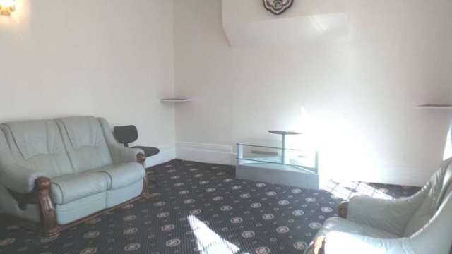  Image of 4 bedroom Apartment to rent in Shepherds Bush Road London W6 at Shepherds Bush Road Hammersmith London, W6 7PH
