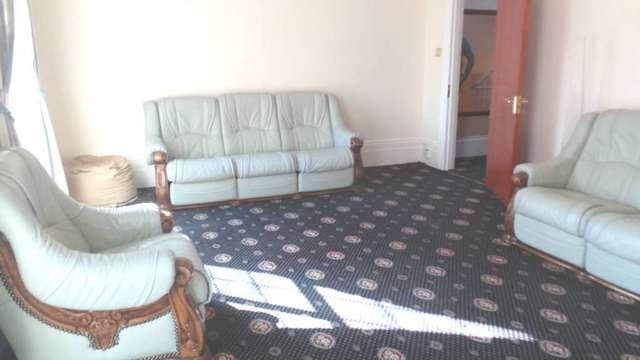  Image of 4 bedroom Apartment to rent in Shepherds Bush Road London W6 at Shepherds Bush Road Hammersmith London, W6 7PH