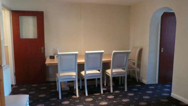  Image of 4 bedroom Apartment to rent in Shepherds Bush Road London W6 at Shepherds Bush Road Hammersmith London, W6 7PH