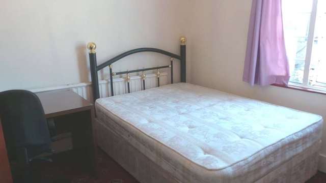  Image of 4 bedroom Apartment to rent in Shepherds Bush Road London W6 at Shepherds Bush Road Hammersmith London, W6 7PH