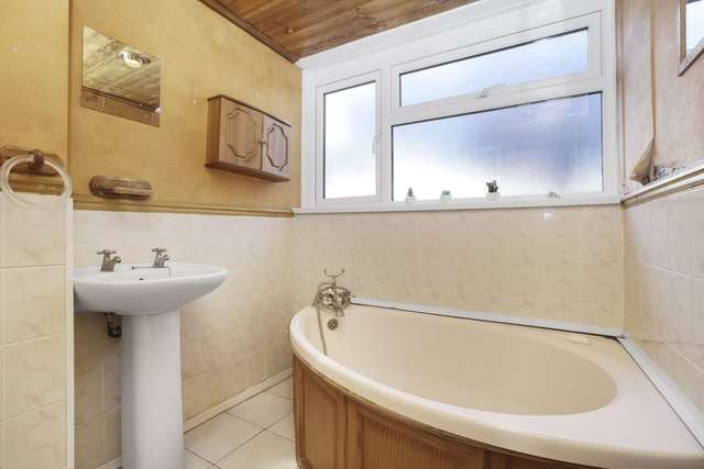  Image of 3 bedroom Maisonette to rent in Shernhall Street London E17 at Shernhall Street Walthamstow London, E17 9JA