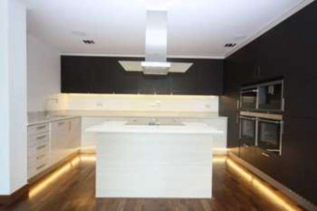  Image of 3 bedroom Flat to rent in Hainault Road Chigwell IG7 at Hainault Road  Chigwell, IG7 5DD