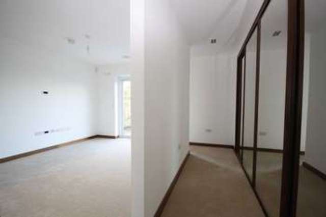  Image of 3 bedroom Flat to rent in Hainault Road Chigwell IG7 at Hainault Road  Chigwell, IG7 5DD