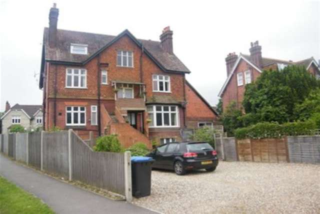  Image of 2 bedroom Flat to rent in Somers Road Reigate RH2 at Reigate, RH2 9DZ