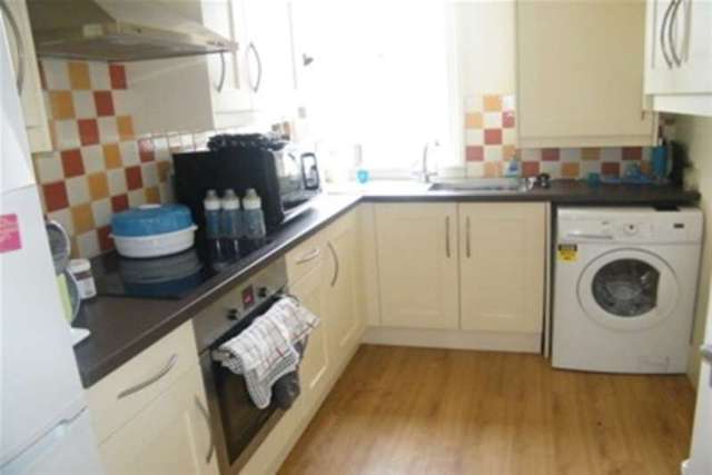  Image of 2 bedroom Flat to rent in Somers Road Reigate RH2 at Reigate, RH2 9DZ