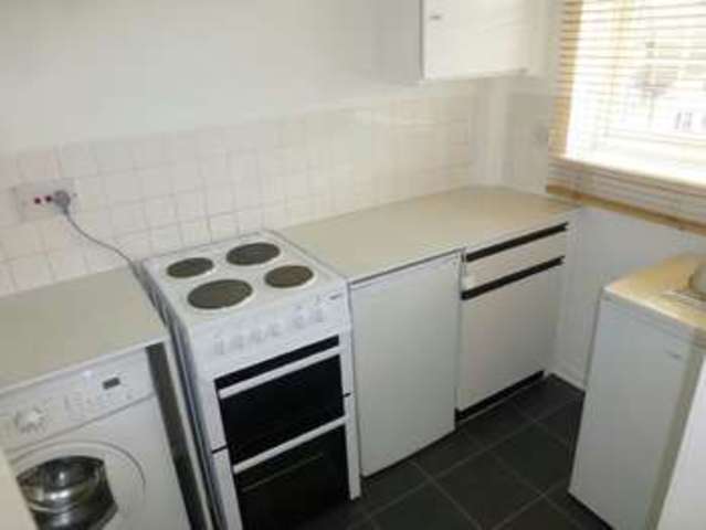  Image of 1 bedroom Flat to rent in Sopwith Avenue Chessington KT9 at Sopwith Avenue  Chessington, KT9 1QE