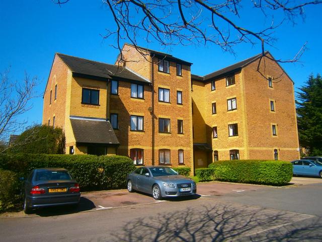  Image of 1 bedroom Flat for sale in Burket Close Southall UB2 at Southall Middlesex Norwood Green, UB2 5NT
