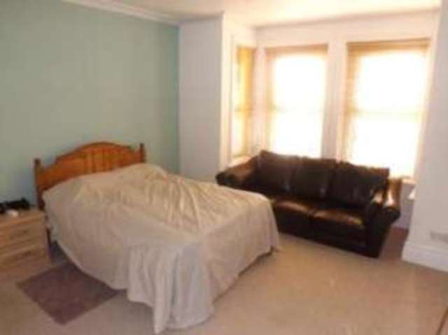  Image of 5 bedroom Semi-Detached house for sale in Atherley Road Shirley Southampton SO15 at Southampton Hampshire Shirley, SO15 5DS