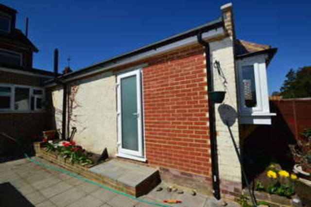  Image of Flat to rent in Southwood Drive Tolworth Surbiton KT5 at Surbiton Surrey, KT5 9PJ