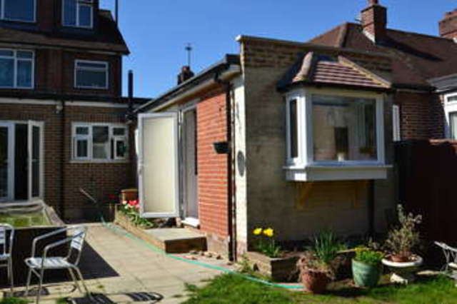  Image of Flat to rent in Southwood Drive Tolworth Surbiton KT5 at Surbiton Surrey, KT5 9PJ