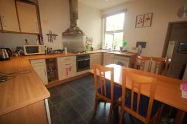  Image of 2 bedroom Apartment to rent in Springfield Road London SW19 at Wimbledon, SW19 7AL