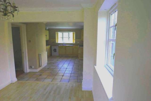  Image of 5 bedroom Detached house to rent in St. Helens Avenue Benson Wallingford OX10 at St Helens Avenue Benson Wallingford, OX10 6RY