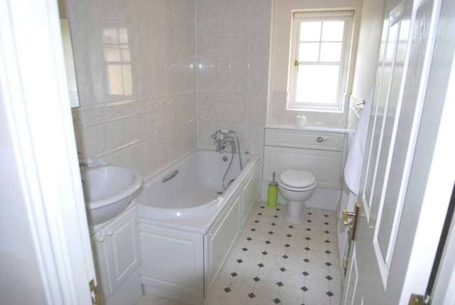  Image of 5 bedroom Detached house to rent in St. Helens Avenue Benson Wallingford OX10 at St Helens Avenue Benson Wallingford, OX10 6RY