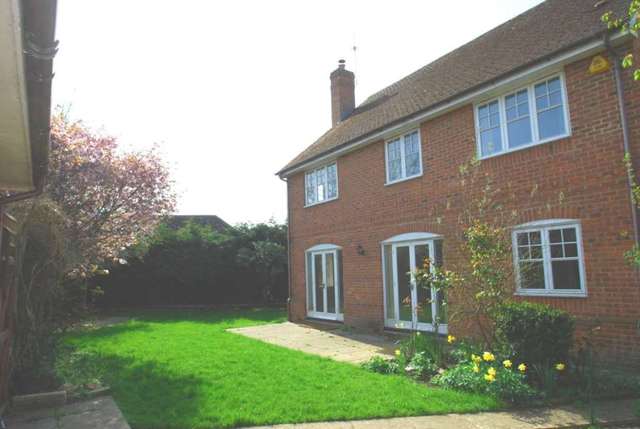  Image of 5 bedroom Detached house to rent in St. Helens Avenue Benson Wallingford OX10 at St Helens Avenue Benson Wallingford, OX10 6RY