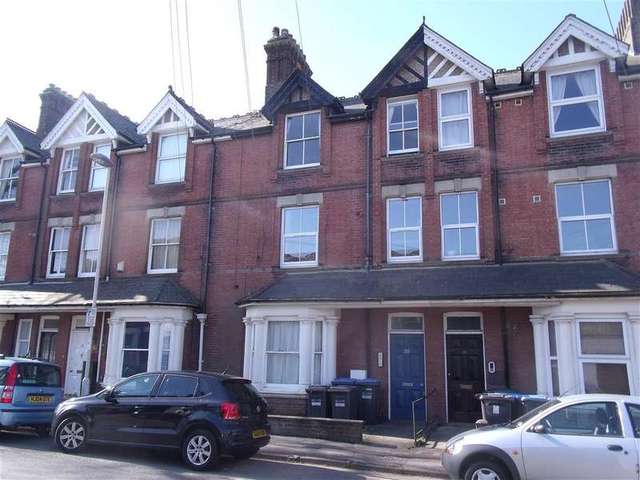 Image of 2 bedroom Flat for sale in St. James Road East Grinstead RH19 at East Grinstead West Sussex East Grinstead, RH19 1DL