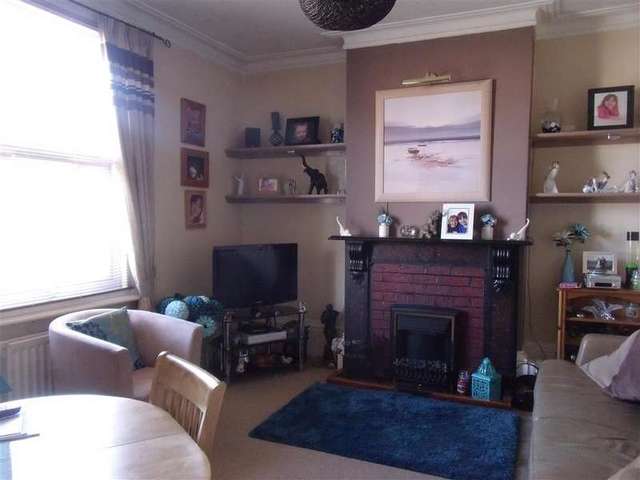  Image of 2 bedroom Flat for sale in St. James Road East Grinstead RH19 at East Grinstead West Sussex East Grinstead, RH19 1DL