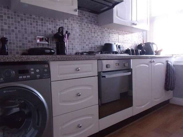  Image of 2 bedroom Flat for sale in St. James Road East Grinstead RH19 at East Grinstead West Sussex East Grinstead, RH19 1DL