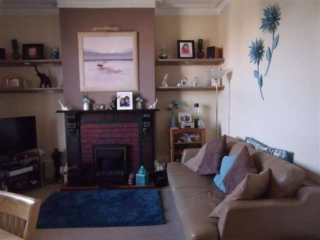  Image of 2 bedroom Flat for sale in St. James Road East Grinstead RH19 at East Grinstead West Sussex East Grinstead, RH19 1DL