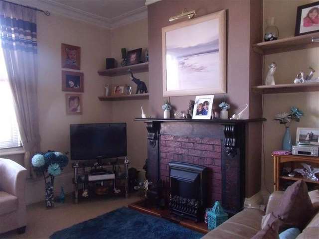  Image of 2 bedroom Flat for sale in St. James Road East Grinstead RH19 at East Grinstead West Sussex East Grinstead, RH19 1DL