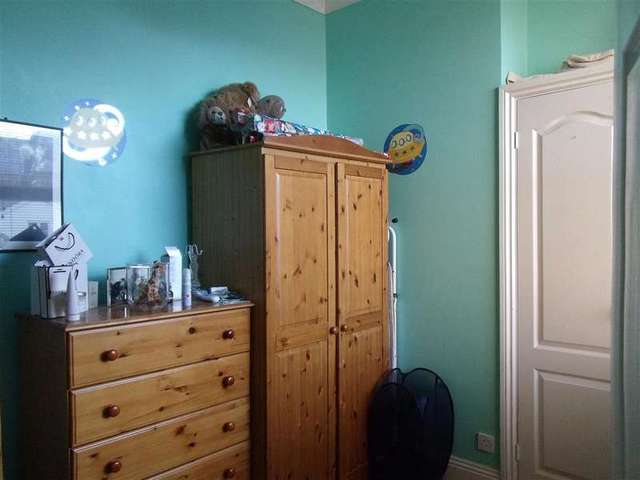  Image of 2 bedroom Flat for sale in St. James Road East Grinstead RH19 at East Grinstead West Sussex East Grinstead, RH19 1DL
