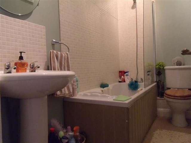  Image of 2 bedroom Flat for sale in St. James Road East Grinstead RH19 at East Grinstead West Sussex East Grinstead, RH19 1DL