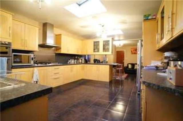  Image of 4 bedroom Semi-Detached house to rent in St. James