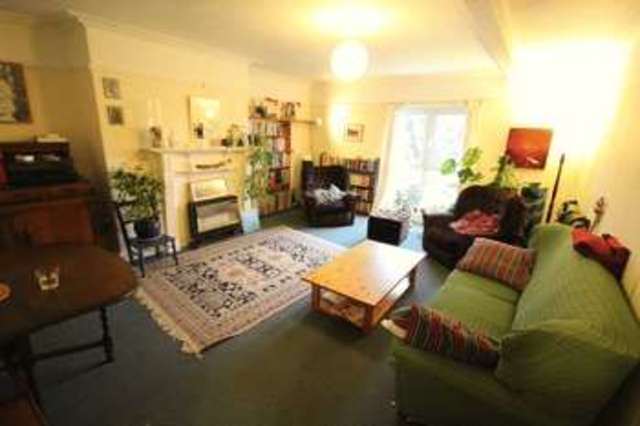  Image of 2 bedroom Flat to rent in St. Johns Terrace Hyde Park Leeds LS3 at St Johns Terrace Hyde Park Leeds, LS3 1DY