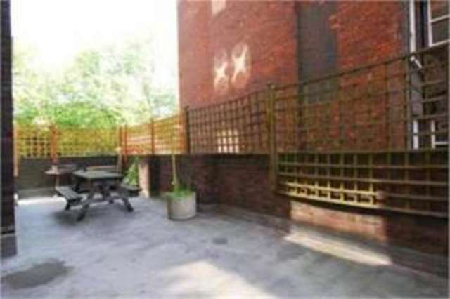  Image of 2 bedroom Apartment to rent in Parkgate Road London SW11 at Battersea, SW11 4PJ