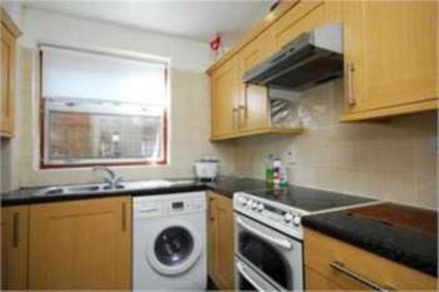  Image of 2 bedroom Apartment to rent in Parkgate Road London SW11 at Battersea, SW11 4PJ