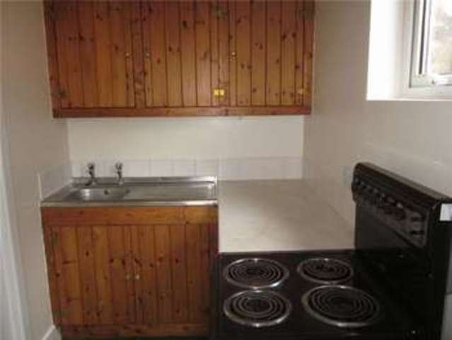  Image of Flat to rent in St. Michaels Avenue Yeovil BA21 at St Michaels Avenue  Yeovil, BA21 4LS