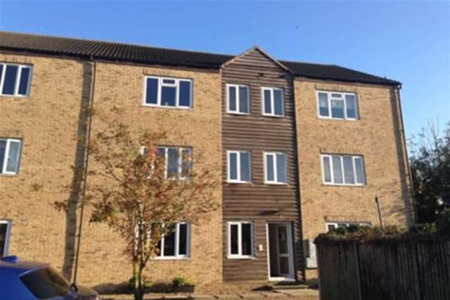  Image of 2 bedroom Flat to rent in Victoria Road Stanford-Le-Hope SS17 at Stanford-le-Hope, SS17 0GG
