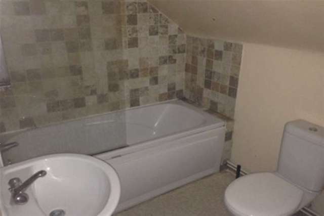  Image of 2 bedroom Flat to rent in Victoria Road Stanford-Le-Hope SS17 at Stanford-le-Hope, SS17 0GG