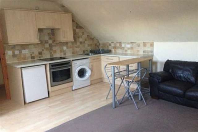  Image of 2 bedroom Flat to rent in Victoria Road Stanford-Le-Hope SS17 at Stanford-le-Hope, SS17 0GG