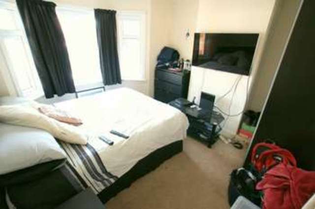  Image of 3 bedroom Semi-Detached house to rent in Stanton Road Bournemouth BH10 at Stanton Road  Bournemouth, BH10 5DS