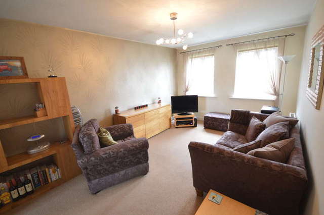  Image of 2 bedroom Flat to rent in Starling Close Manchester M22 at Manchester Moss Nook, M22 4XS