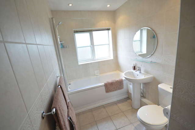  Image of 2 bedroom Flat to rent in Starling Close Manchester M22 at Manchester Moss Nook, M22 4XS