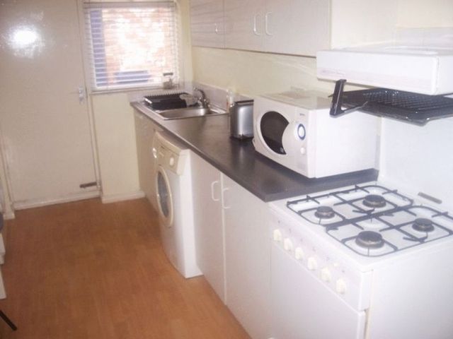  Image of 3 bedroom Flat to rent in Stratford Road Heaton Newcastle upon Tyne NE6 at Stratford Road  Newcastle Upon Tyne, NE6 5PB