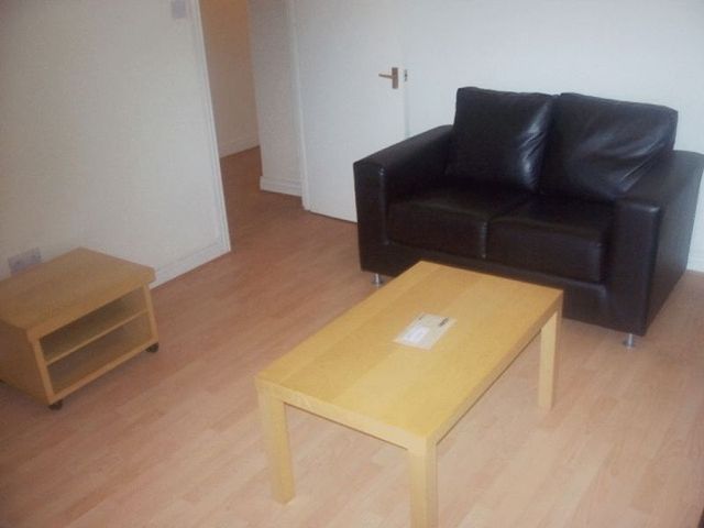  Image of 3 bedroom Flat to rent in Stratford Road Heaton Newcastle upon Tyne NE6 at Stratford Road  Newcastle Upon Tyne, NE6 5PB