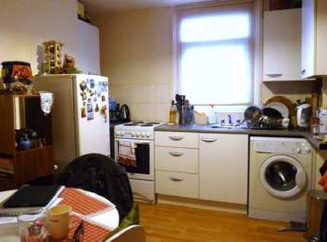  Image of 1 bedroom Flat to rent in High Street Hampton Wick Kingston upon Thames KT1 at High Street Hampton Wick, KT1 4DQ