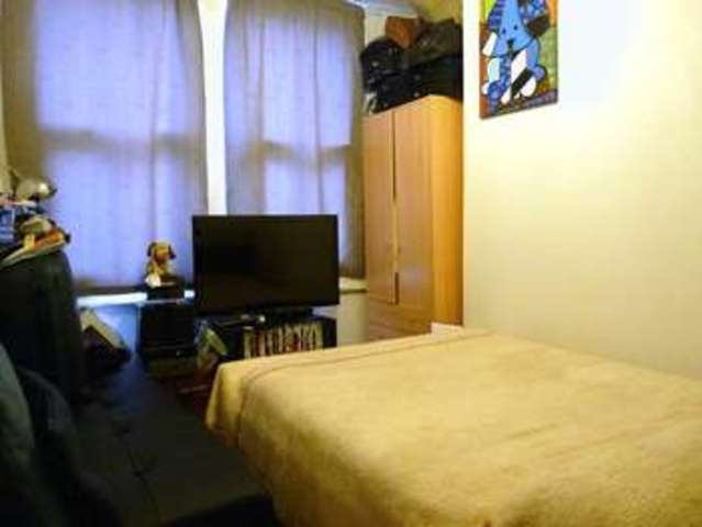  Image of 1 bedroom Flat to rent in High Street Hampton Wick Kingston upon Thames KT1 at High Street Hampton Wick, KT1 4DQ