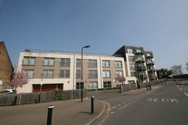  Image of 2 bedroom Flat for sale in Sudbury Heights Avenue Sudbury Wembley UB6 at Sudbury Heights Avenue  Greenford, UB6 0BF