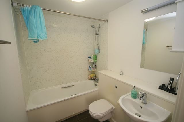  Image of 2 bedroom Flat for sale in Sudbury Heights Avenue Sudbury Wembley UB6 at Sudbury Heights Avenue  Greenford, UB6 0BF