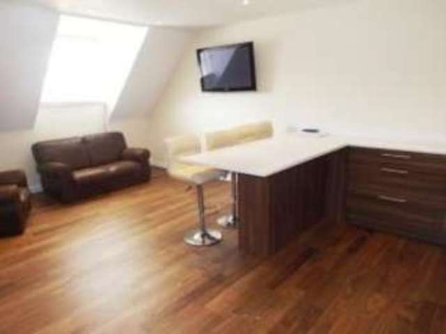  Image of 2 bedroom Flat for sale in Firsway Sale M33 at 101 Firsway Sale Ashton upon Mersey, M33 4SU