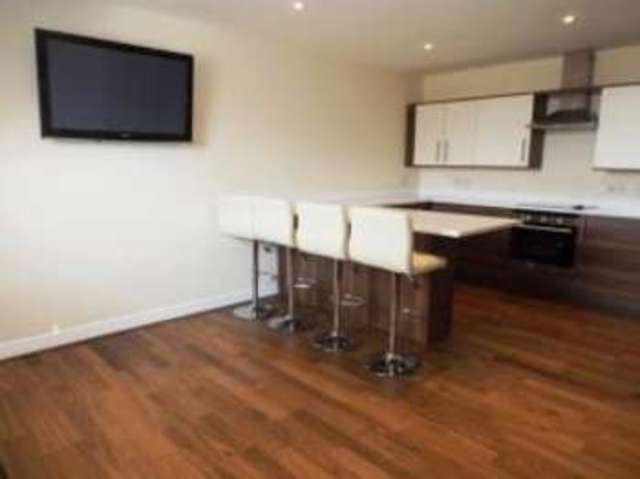  Image of 2 bedroom Flat for sale in Firsway Sale M33 at 101 Firsway Sale Ashton upon Mersey, M33 4SU