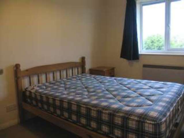  Image of 1 bedroom Flat to rent in Swaledale Gardens Fleet GU51 at Swaledale Gardens  FLEET, GU51 2TE