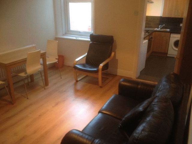  Image of 3 bedroom Flat to rent in Tavistock Road Jesmond Newcastle upon Tyne NE2 at Tavistock Road Array Jesmond, NE2 3JA