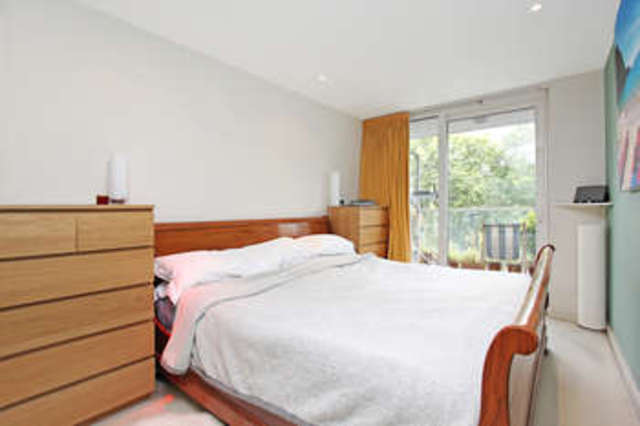  Image of 2 bedroom Flat for sale in Queenstown Road London SW8 at 334 Queenstown Road Battersea Park Nine Elms, SW8 4NP